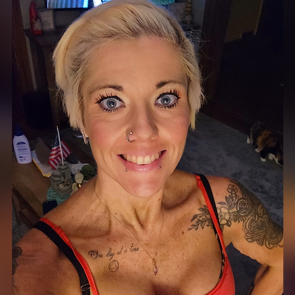 Meet your Posher, Crystal